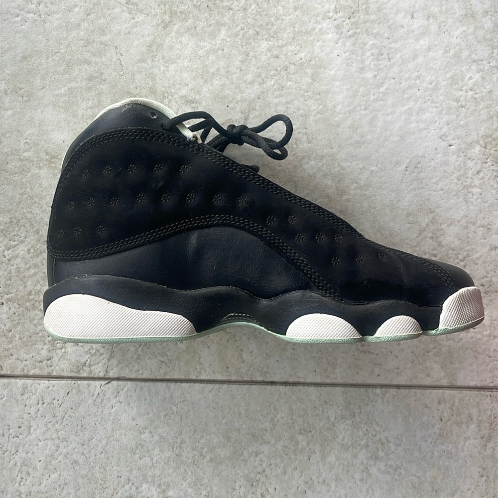 Kids Jordan 13 size 5y